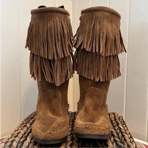 Minnetonka 2 Layer Angle Fringe Suede Boots - Picture 2 of 15